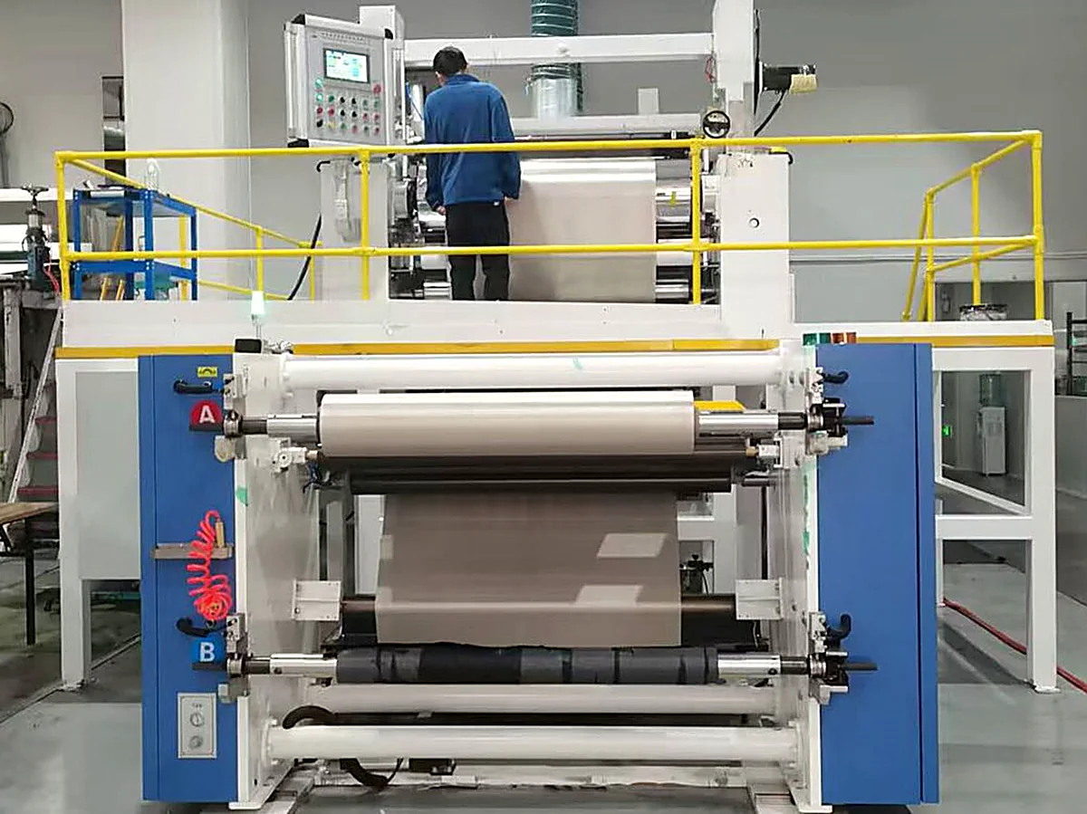 Conductive-cloth coating workshop at the Shengtong plant